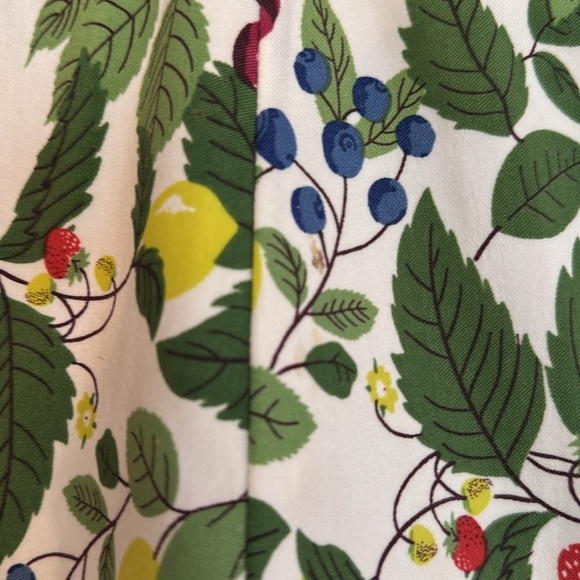 J. McLaughlin orchid berry farm print pants size 8. - Picture 5 of 10